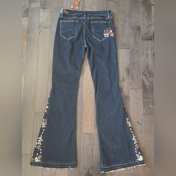 NWT Driftwood Farrah Embroidered Jeans Size 28 - Picture 2 of 6